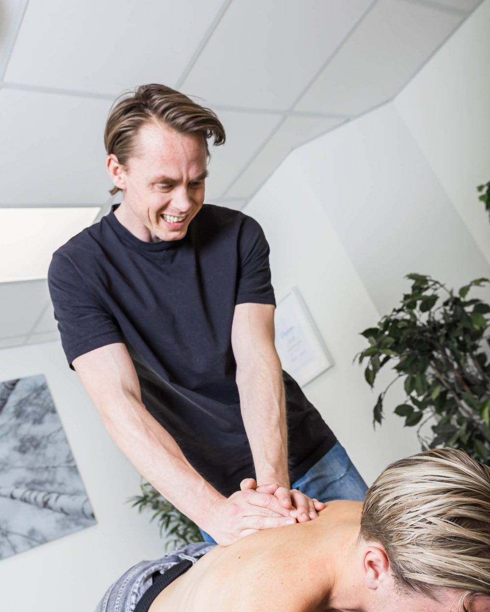 Kiropraktisk behandling av rygg og brystrygg hos Maksimal Klinikk